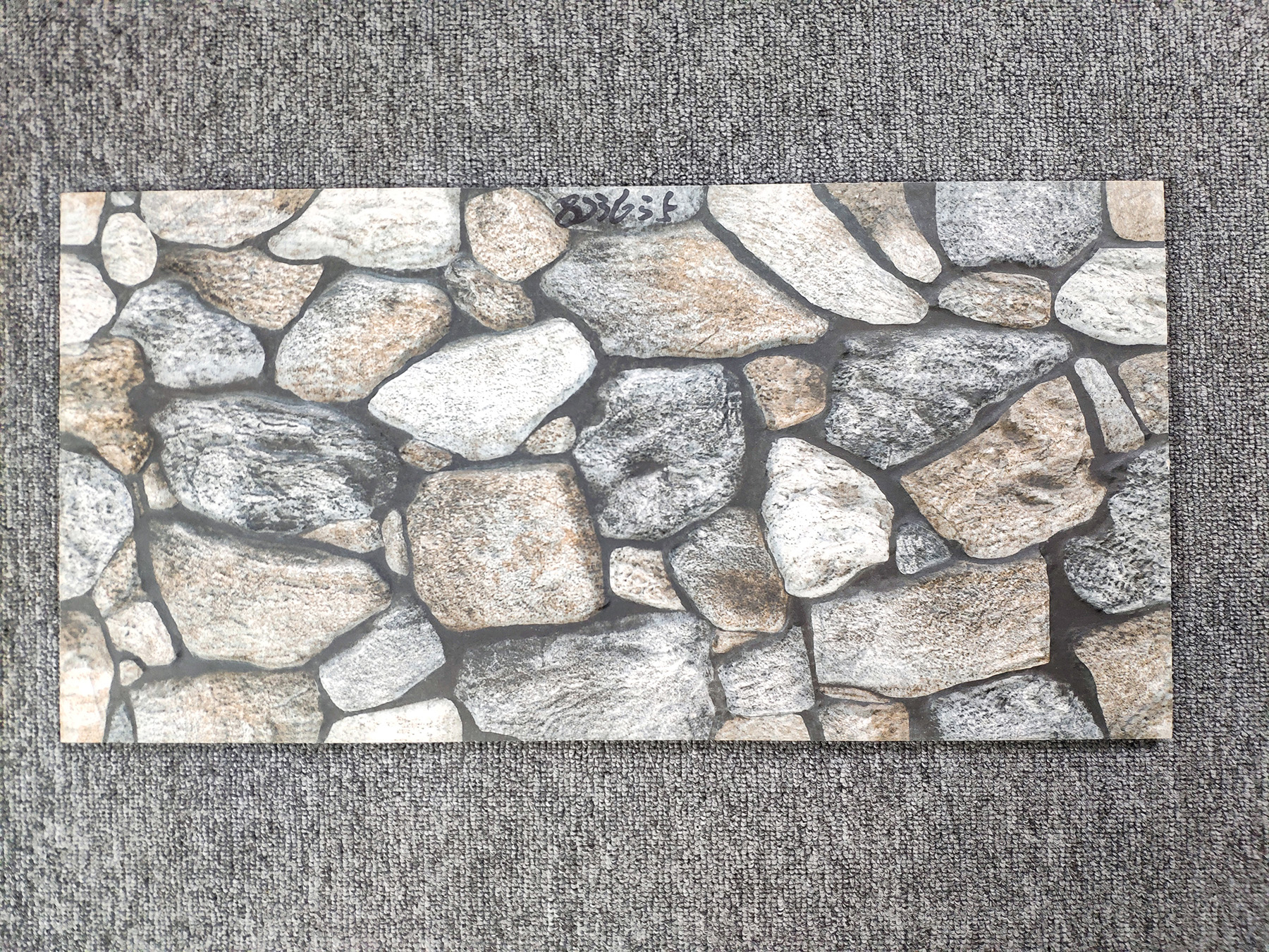 8D3635 - Image 2